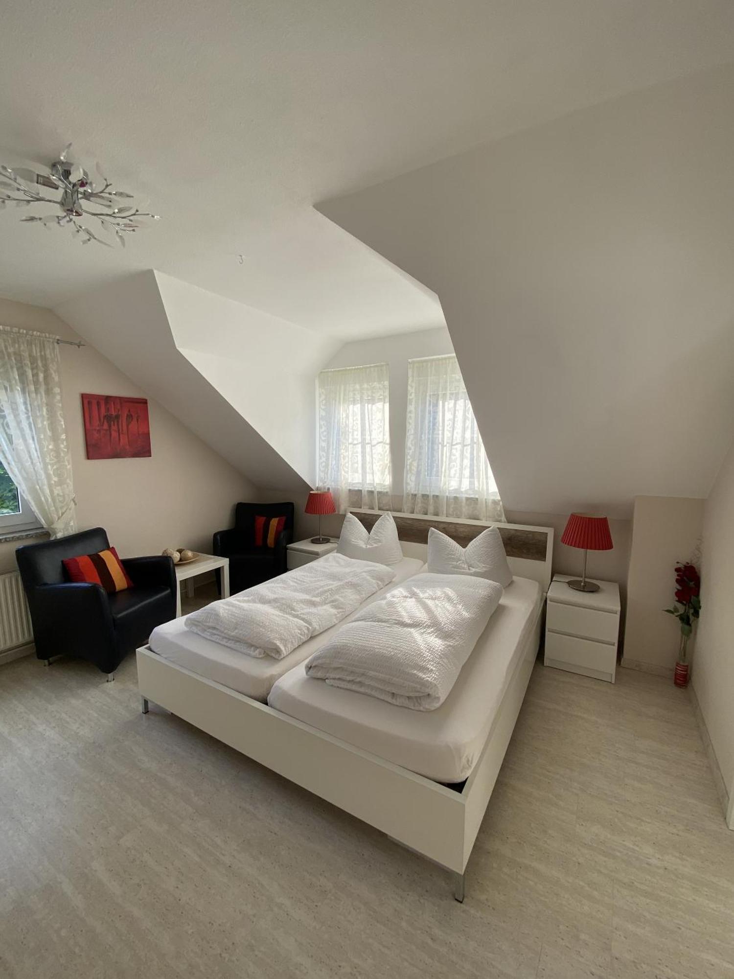 Apartments Und Zimmer Gaestehaus Matthias ドレスデン エクステリア 写真