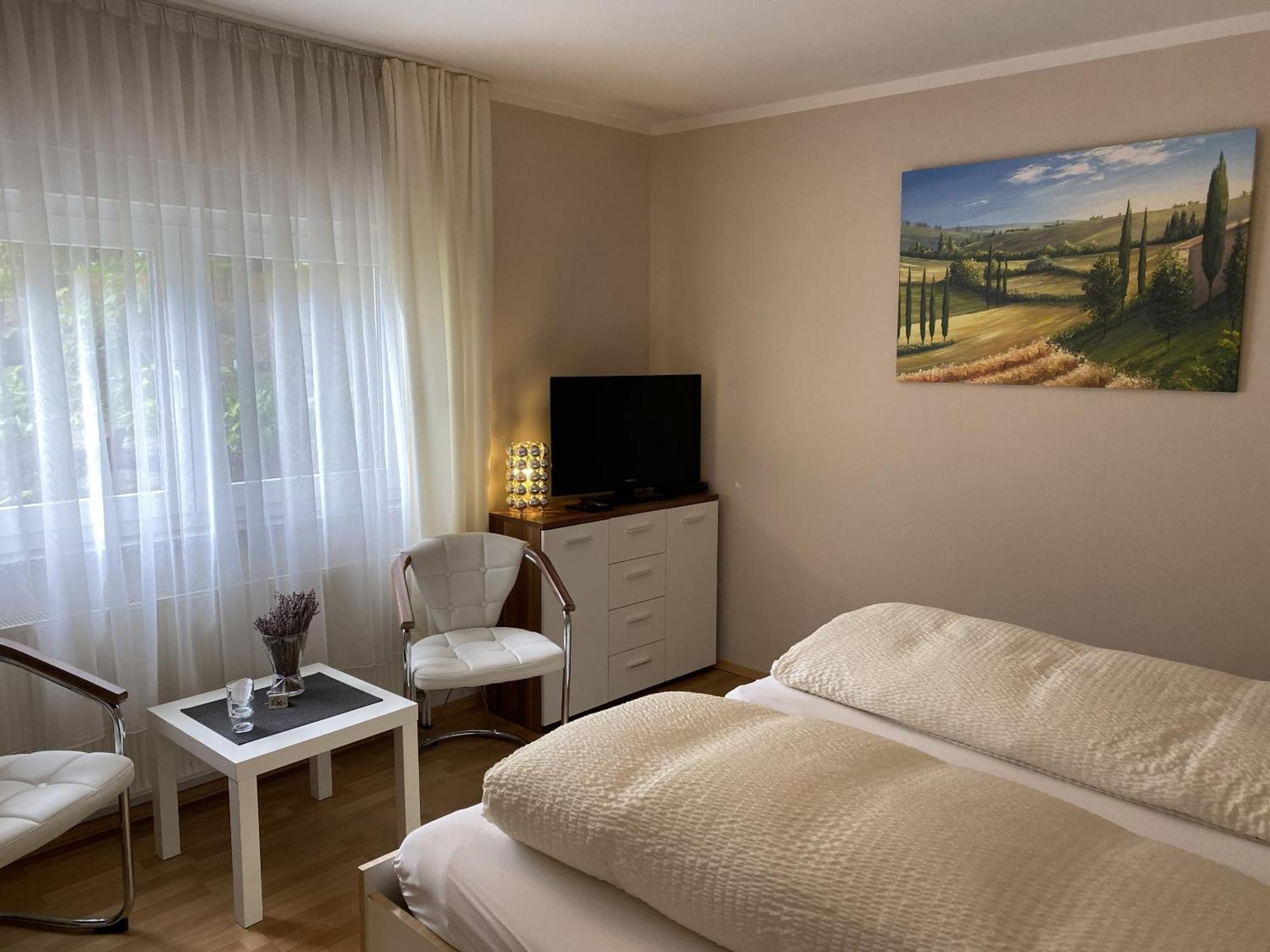 Apartments Und Zimmer Gaestehaus Matthias ドレスデン エクステリア 写真