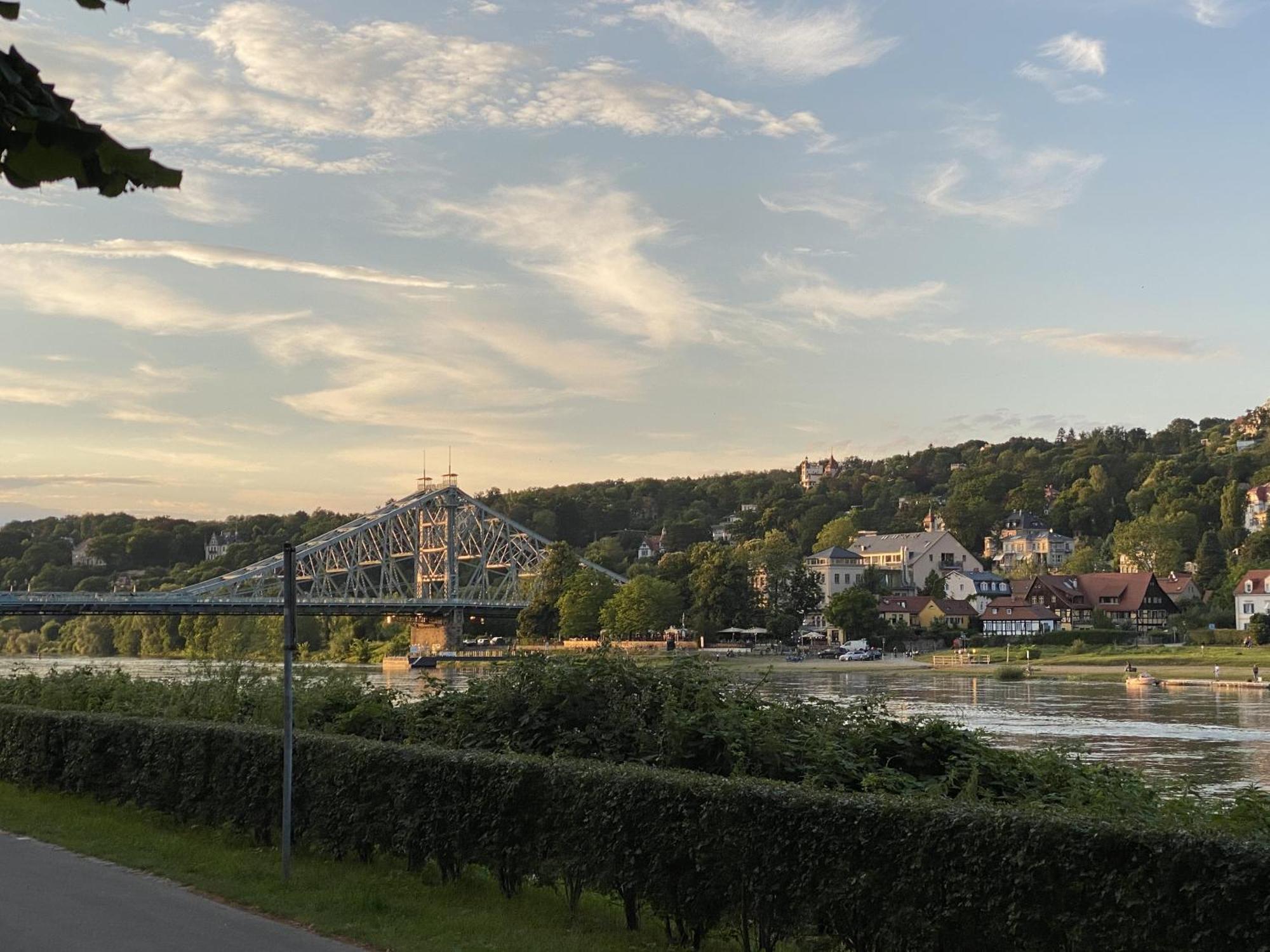 Apartments Und Zimmer Gaestehaus Matthias ドレスデン エクステリア 写真